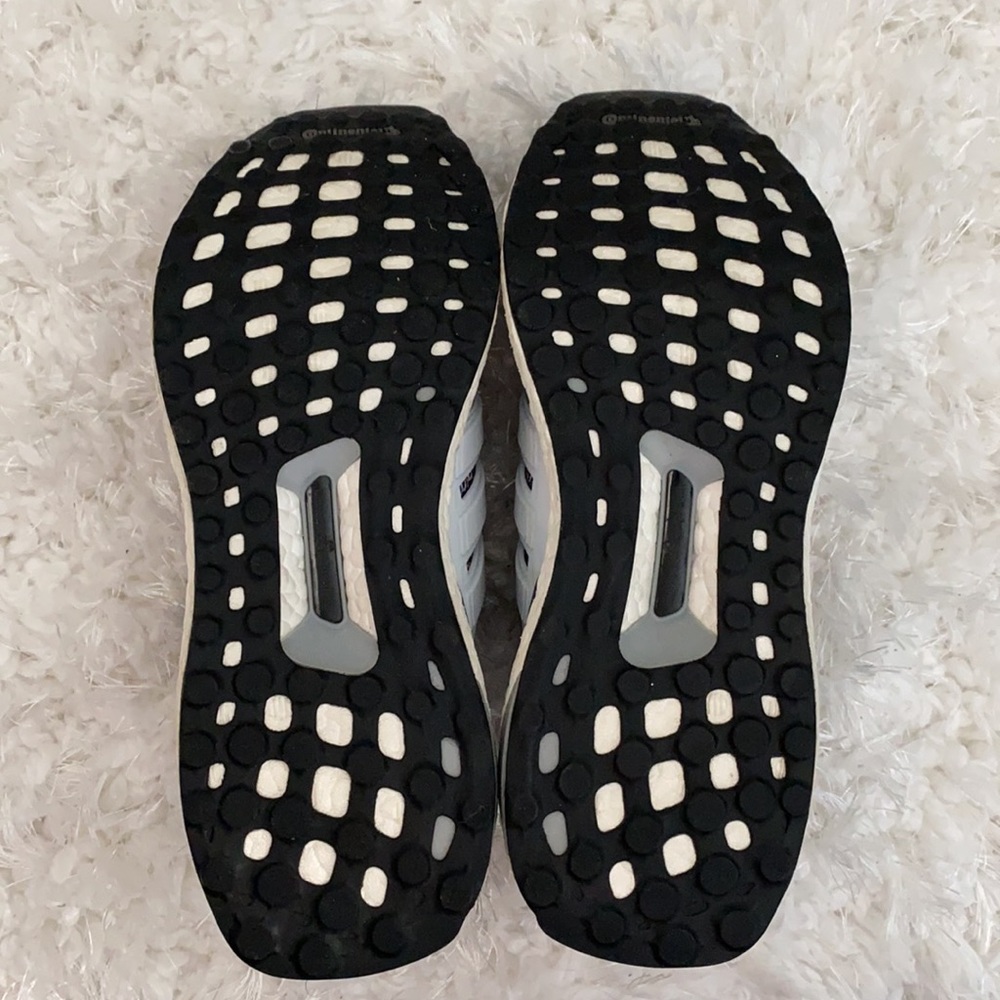Adidas Ultra Boost - Picture 9 of 12